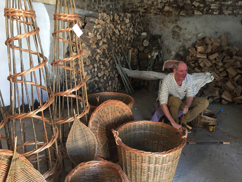 Willow weaver Geoff Forrest at Spring Fling 2018