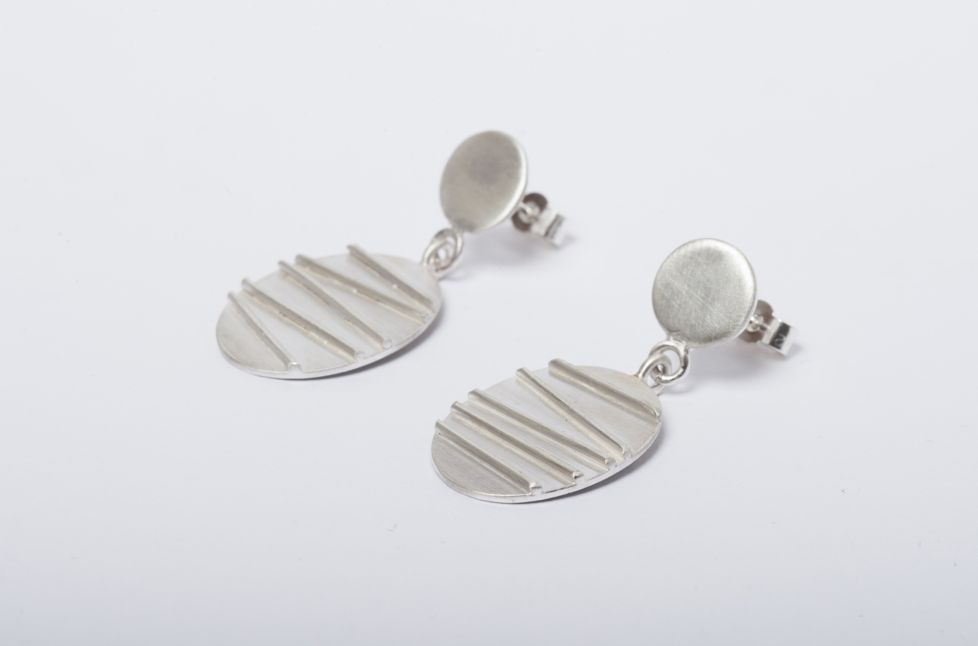 Contrast Oval Earrings