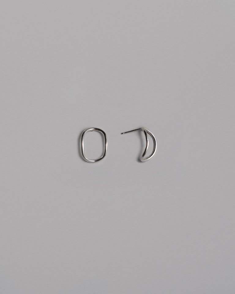 CURVE STUD