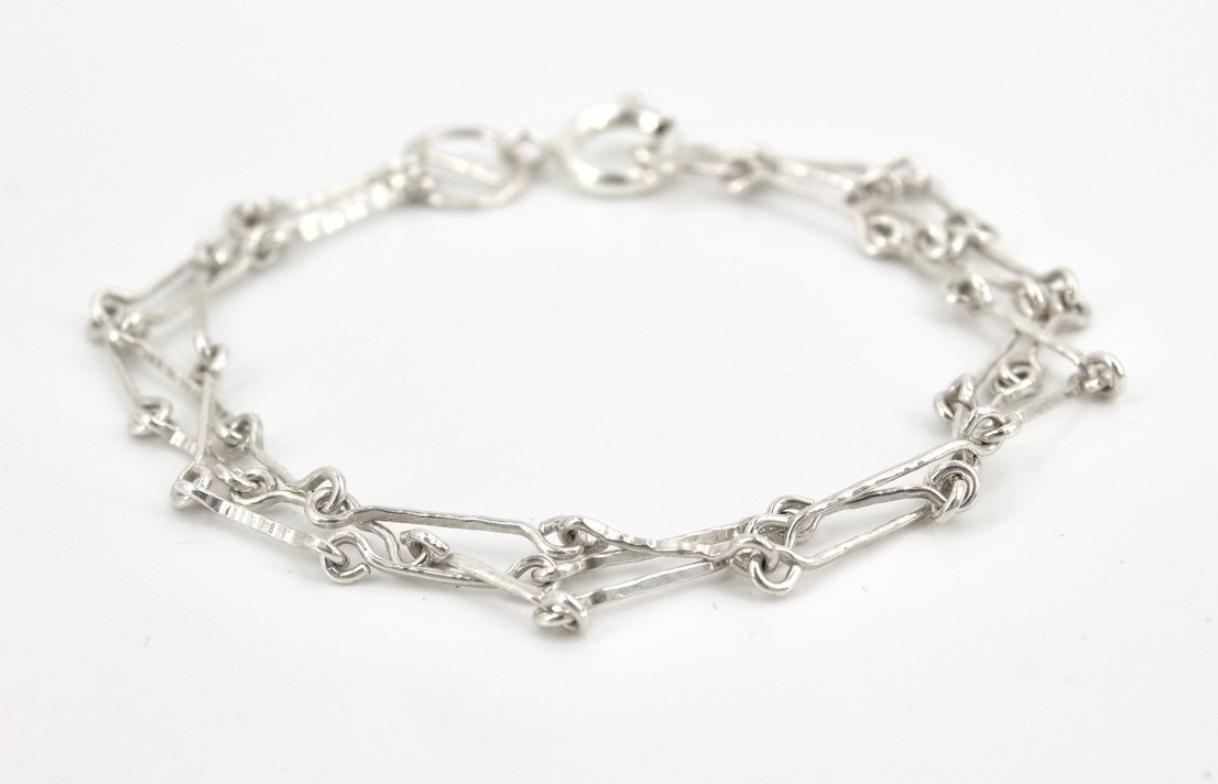 Linked wire bracelet