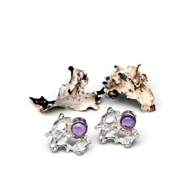 Roberta Pederzoli, Small Lichen Earrings with Cabochon Gemstone/>
              </div>
              <div class=