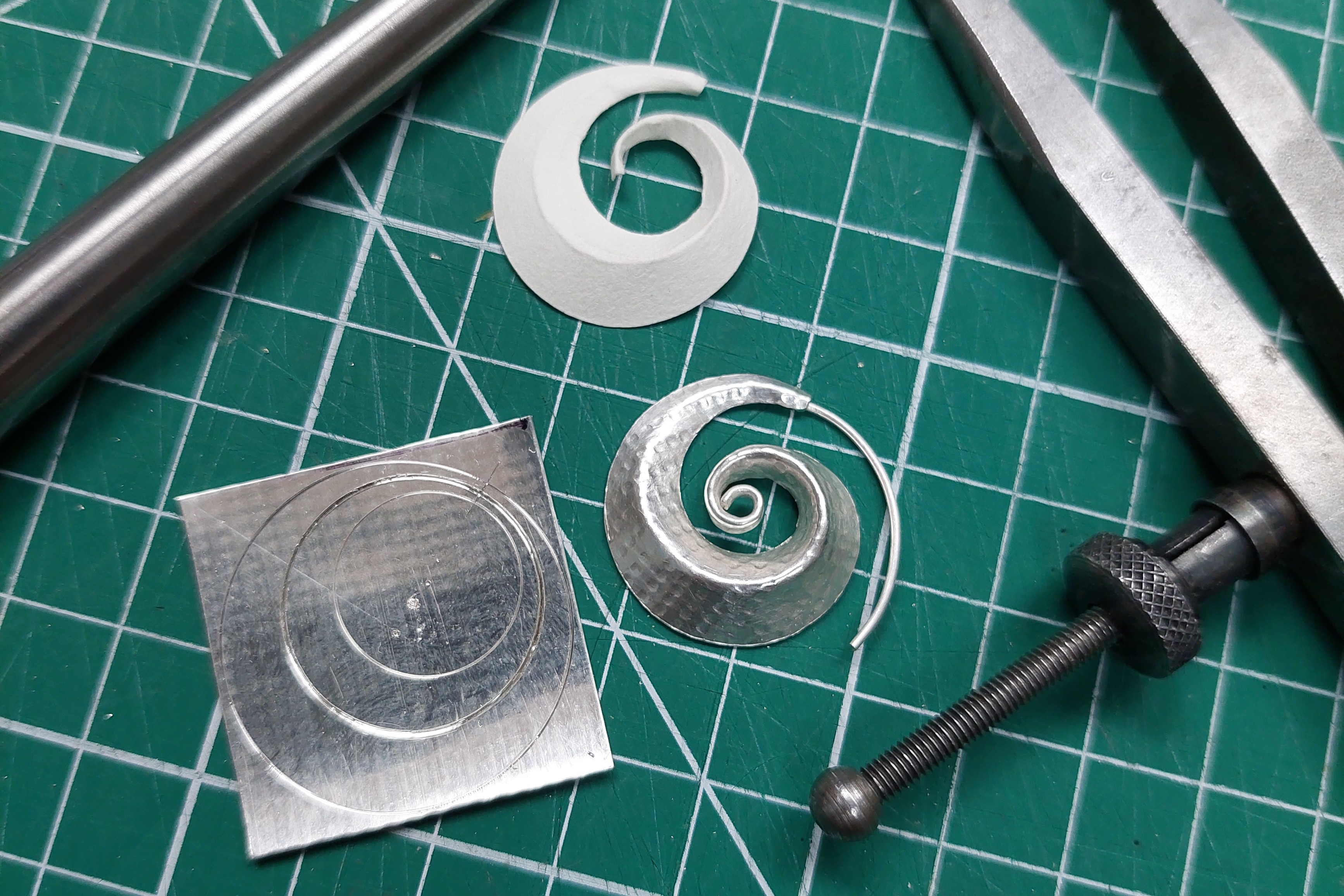 Fold Forming – Curved Scoring & Folding Techniques