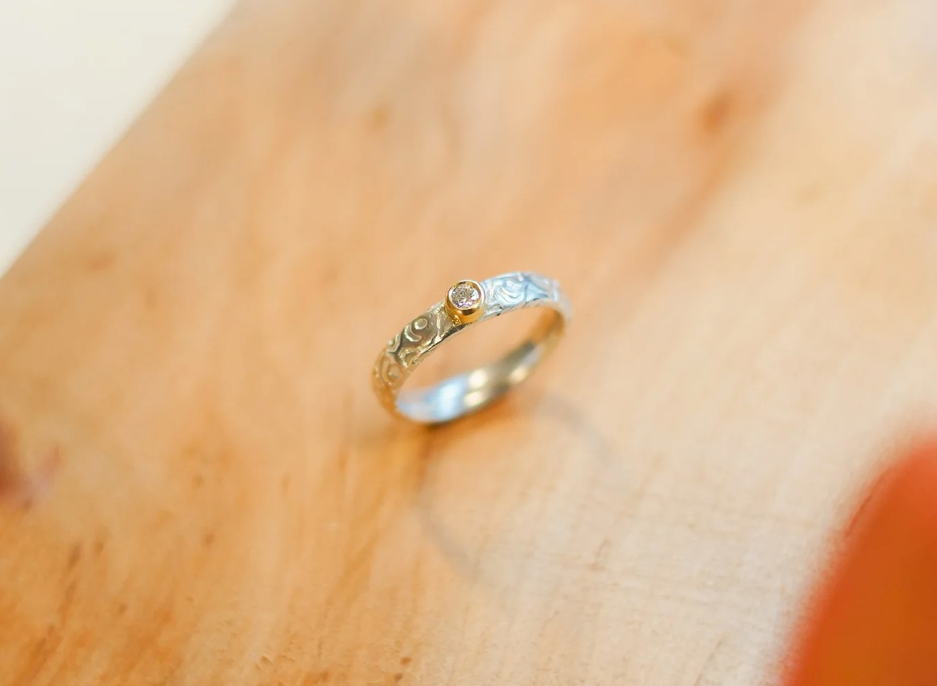 Wide Sketch Ring with Diamond