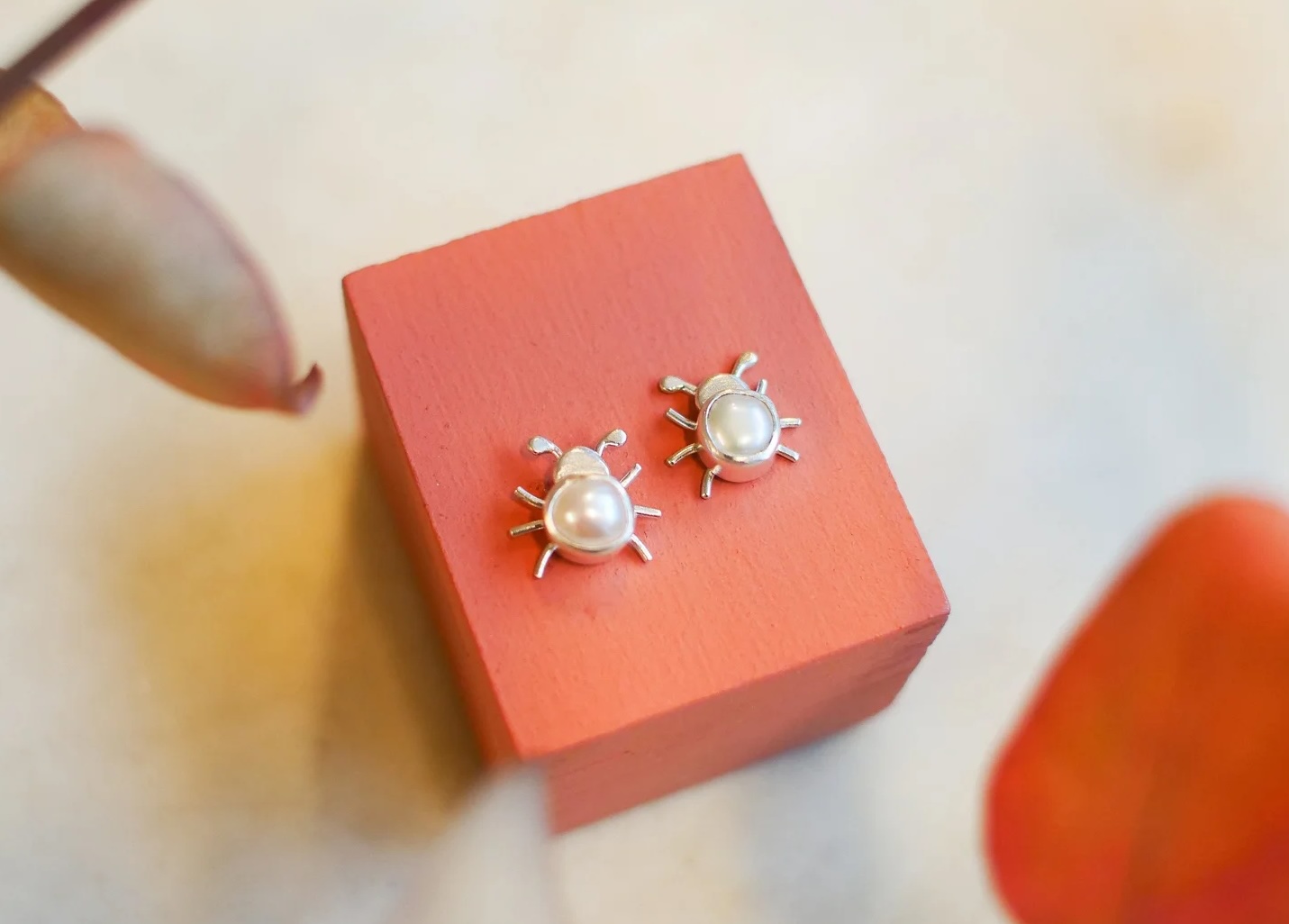 Pearl Beetle Studs